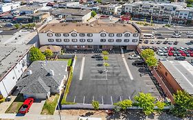 Super 8 by Wyndham San Bruno /SF Intl Arpt West